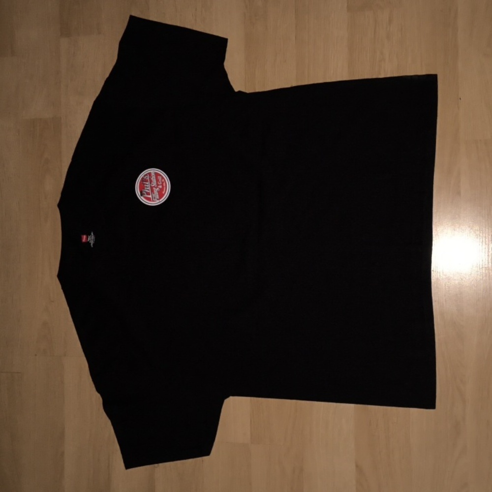 Phil's Filling Station & Grill Graphic Crewneck Short Sleeve T-shirt XL